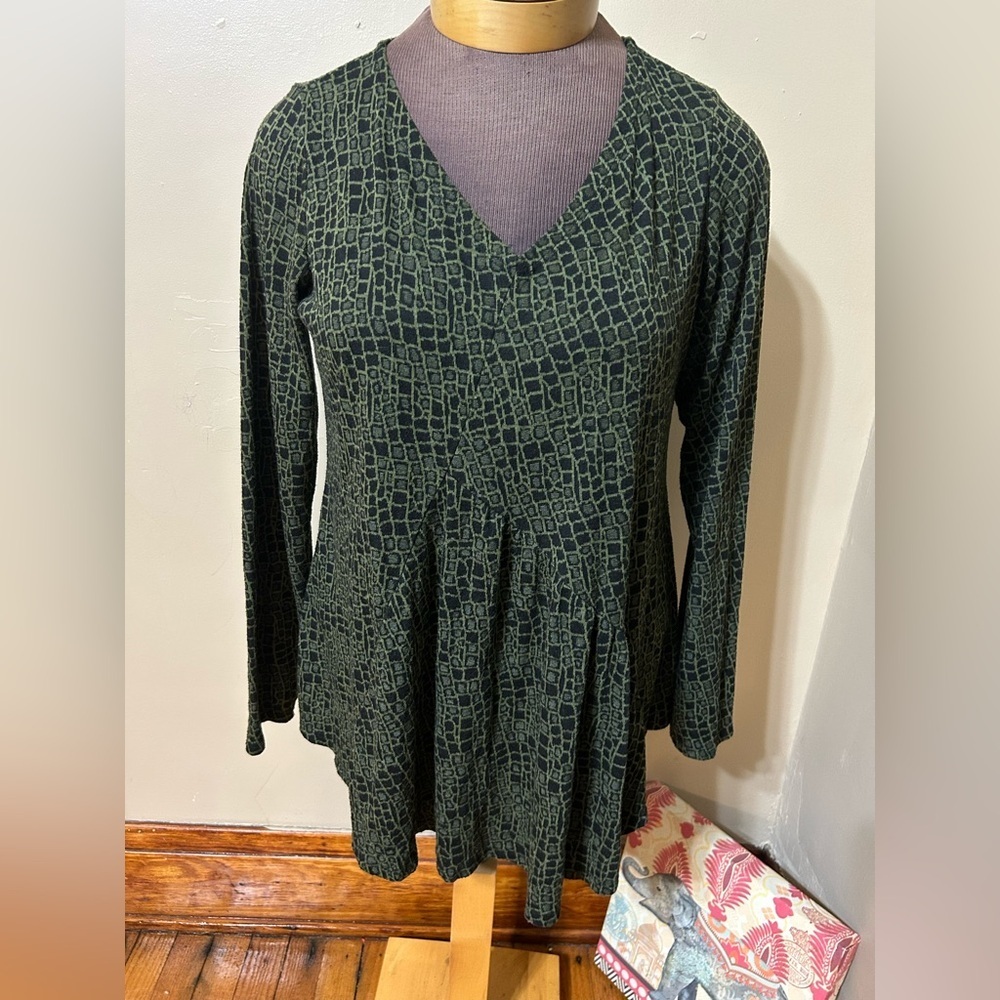 Cut Loose Womens V-Neck Long Sleeve Top Stretch Casual Large Green Black Print